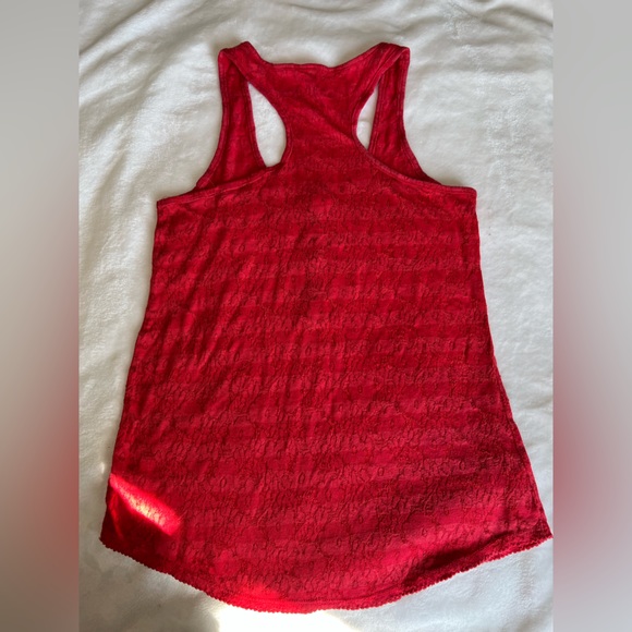 Arizona Jean Company Red Floral Mesh Tanktop - Picture 2 of 2